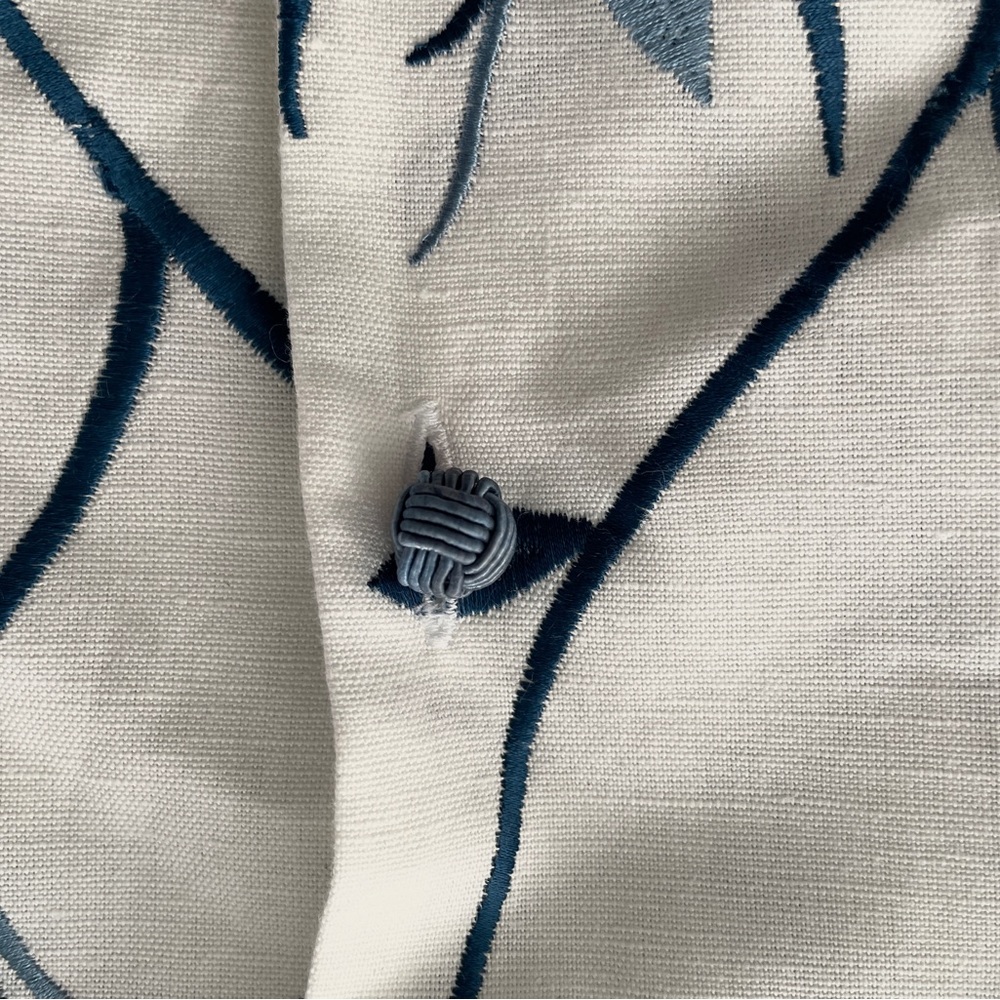 Connie Roberson Luxury Embroidered White Linen Jacket Shades of Blue - Picture 5 of 10